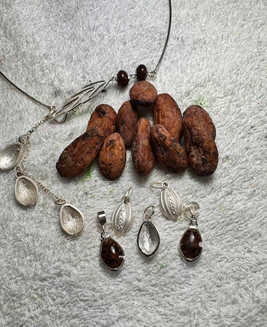 As peças de cacau saidas da árvore de prata